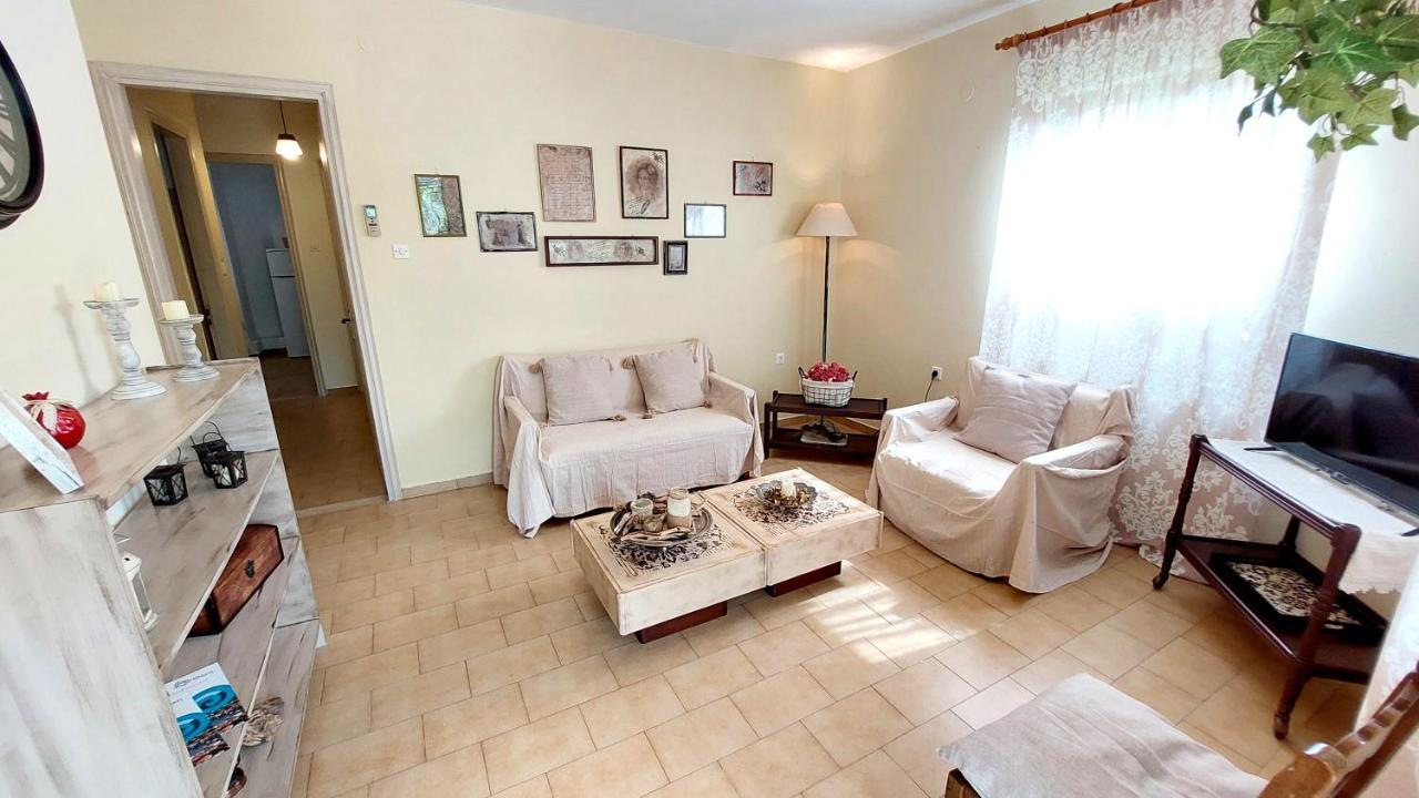 Lourantos Studios & Apartments 바티 외부 사진