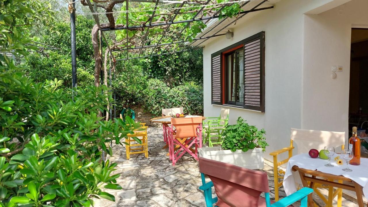 Lourantos Studios & Apartments 바티 외부 사진